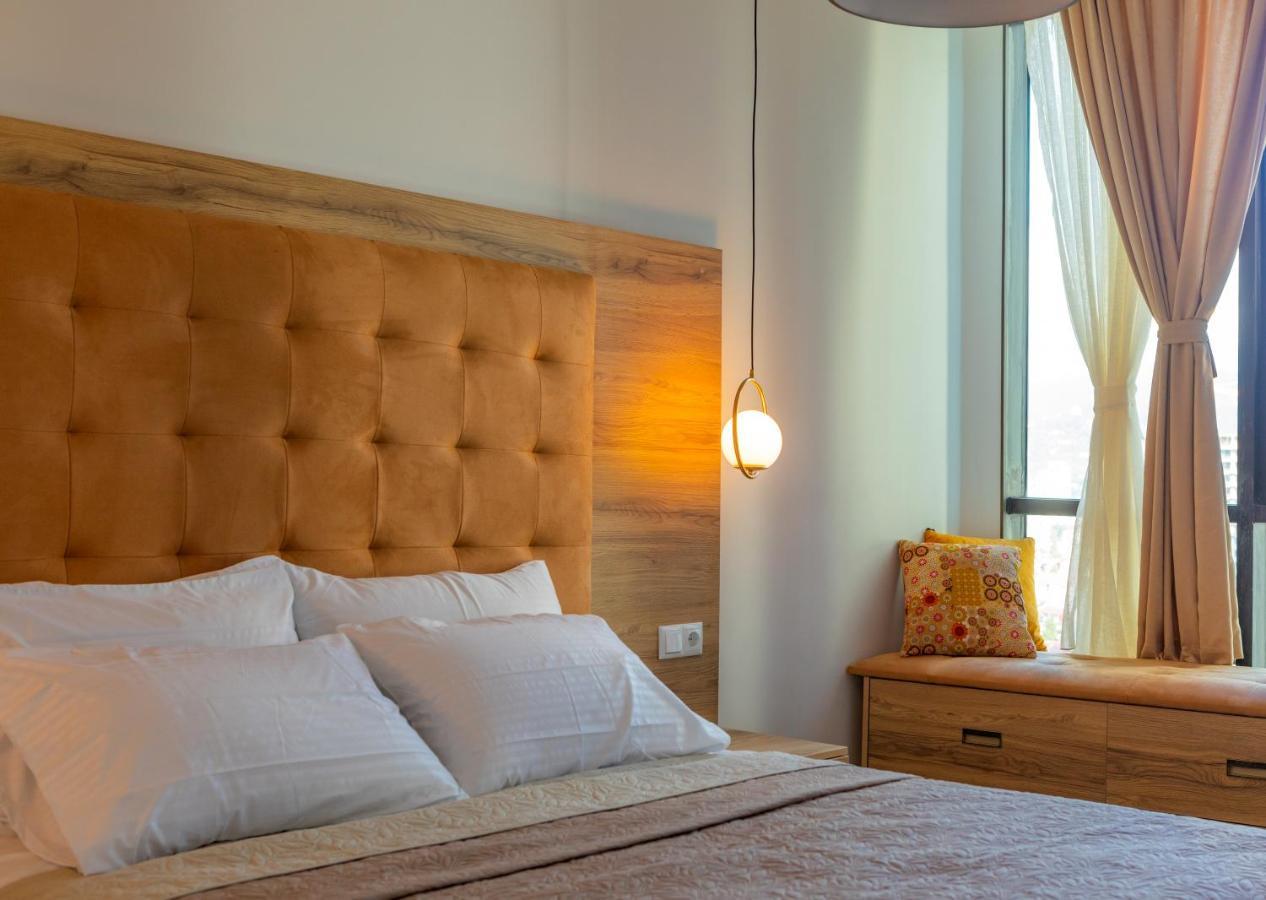 Entire Flat With City Skyline View - Two Bedrooms Batum Dış mekan fotoğraf