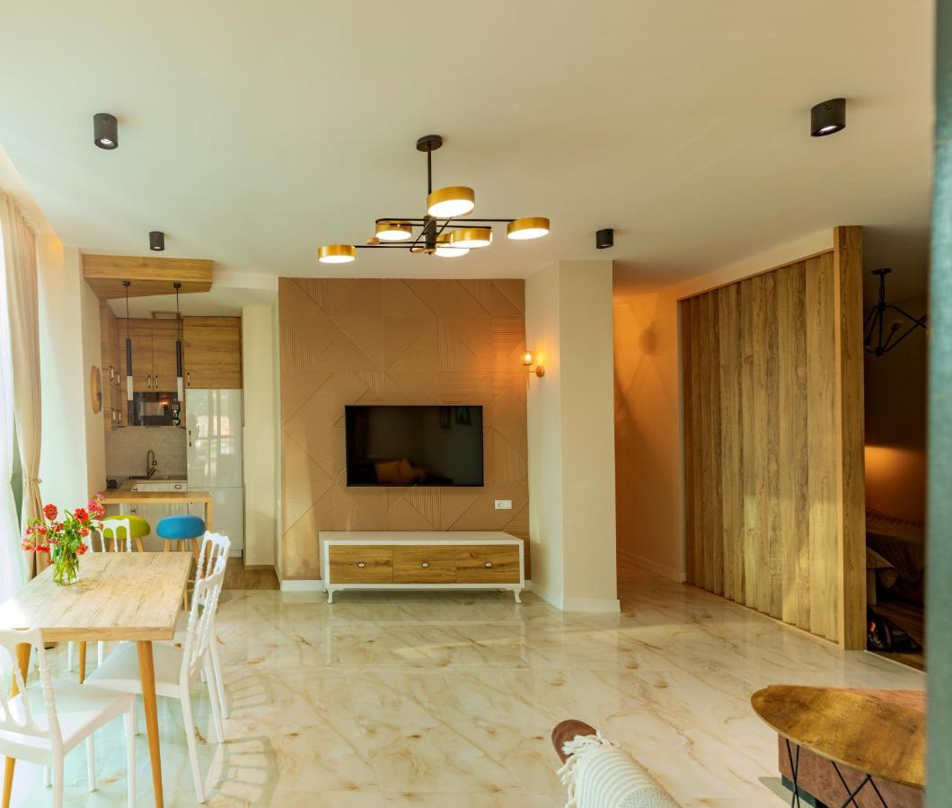 Entire Flat With City Skyline View - Two Bedrooms Batum Dış mekan fotoğraf