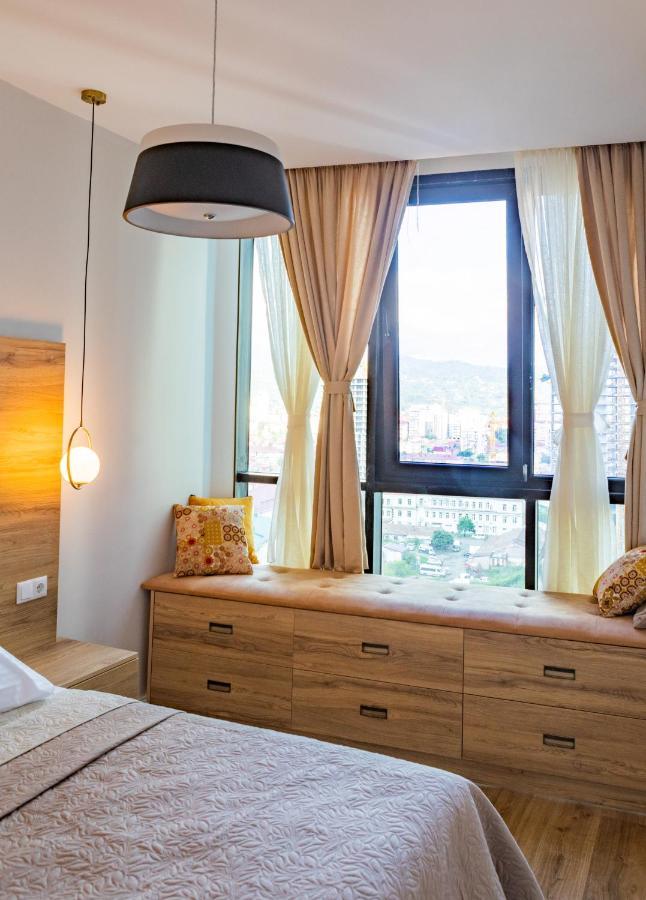 Entire Flat With City Skyline View - Two Bedrooms Batum Dış mekan fotoğraf